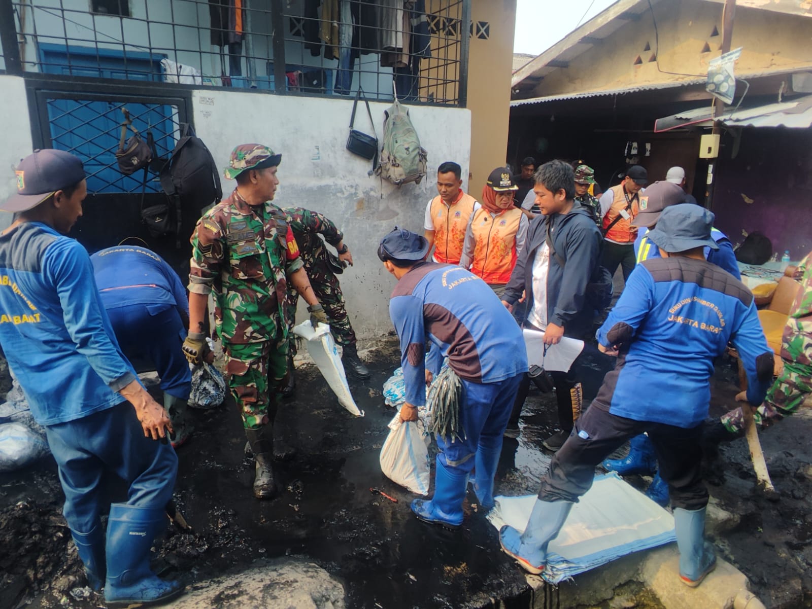 Gerbek Lumpur Serentak Dimulai, Pemkot Jakarta Barat Targetkan Titik Banjir Berkurang Signifikan pada 2027